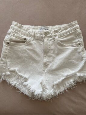 Zara-White Frayed Hem Women's Denim Shorts